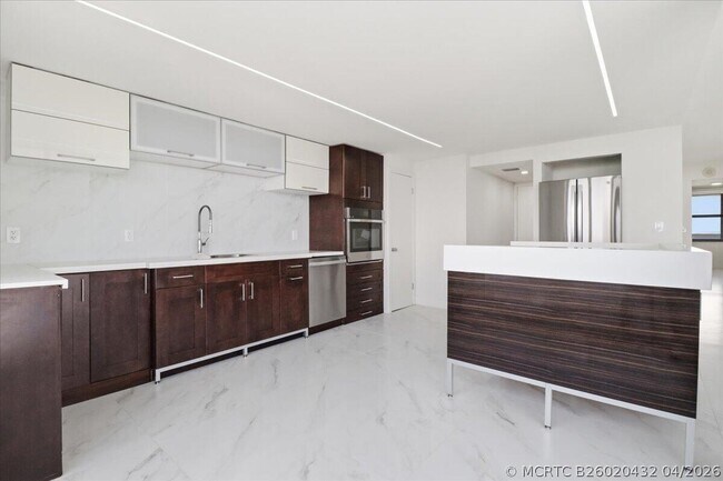 Building Photo - 936 Intracoastal Dr