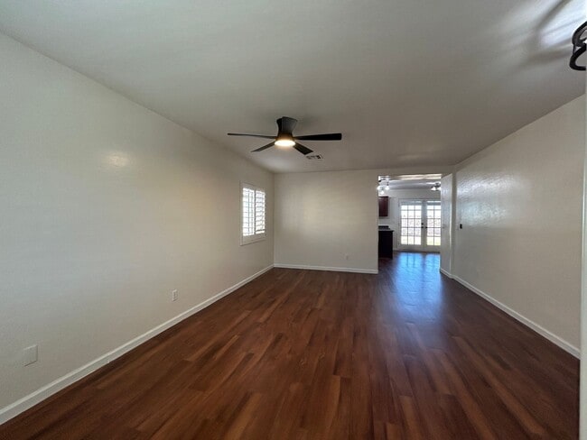 Building Photo - Move In Today! FREE October Rent! Stunning...