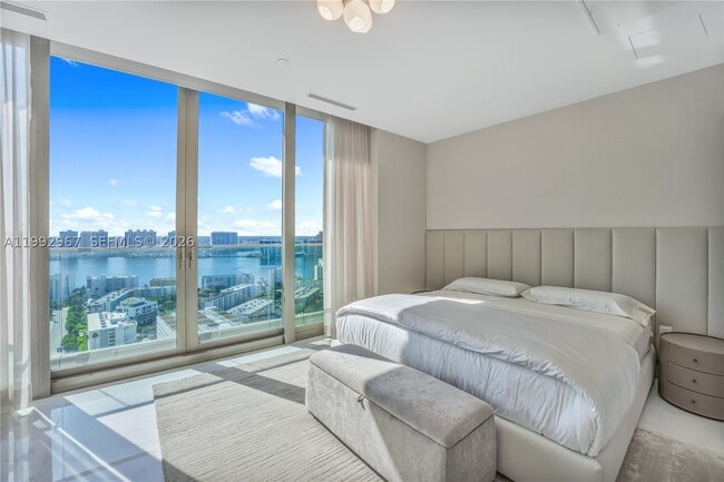 Building Photo - 17901 Collins Ave