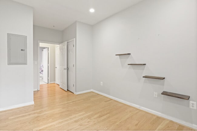 Building Photo - 4850 Eisenhower Ave