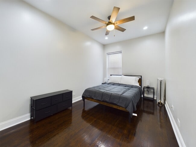 Building Photo - 5005 S Prairie Ave