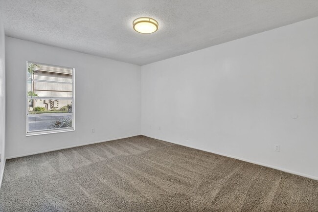 Building Photo - Beautiful 2/2 Condo close to the Orlando International Airport. 1st floor.