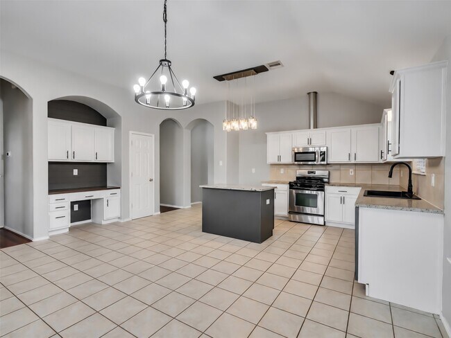 Building Photo - 3417 Cypress Village Dr