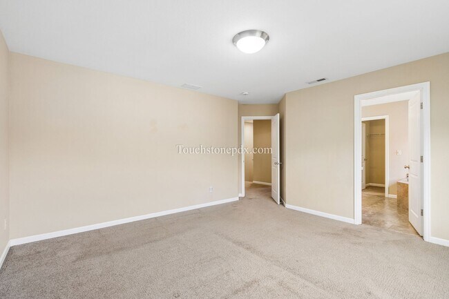 Building Photo - Spacious 4 BR 2.5 BA Home in Damascus