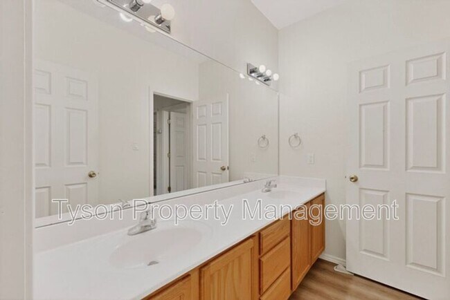 Building Photo - 1840 Bold Ruler St