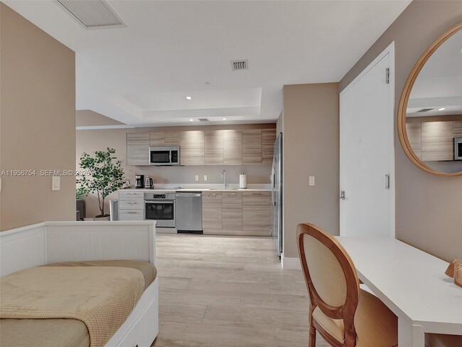 Building Photo - 121 NE 34th St