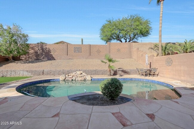 Building Photo - 1642 W Windsong Dr