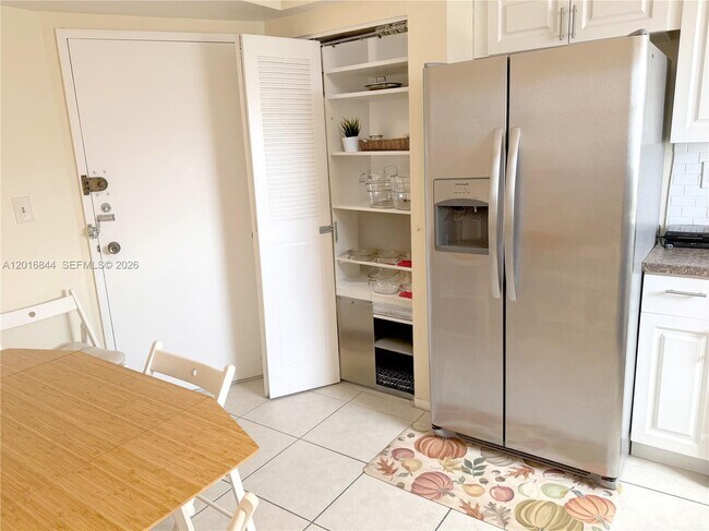 Building Photo - 1301 NE Miami Gardens Dr