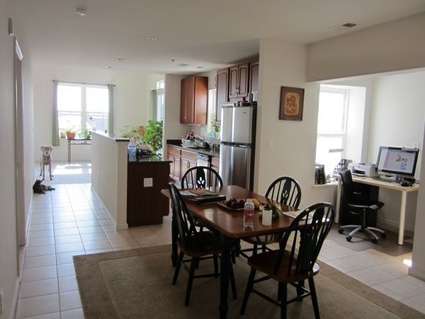 Building Photo - 1118 S Charles St