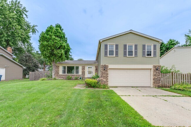 Building Photo - 5S735 Park Meadow Dr