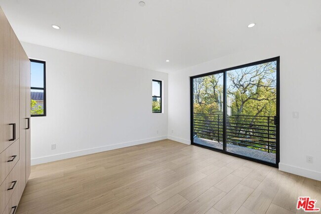 Building Photo - 13600 Burbank Blvd