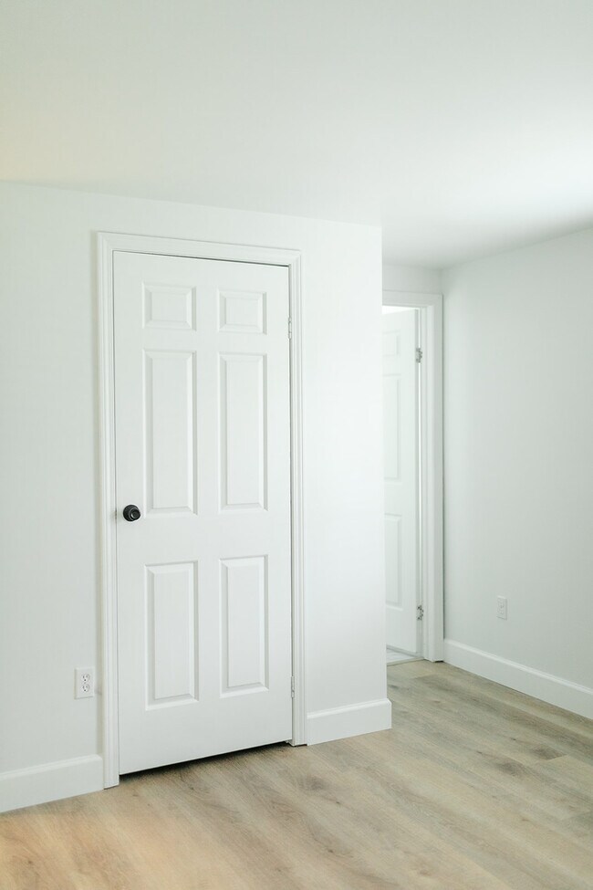 Building Photo - 1745 State St