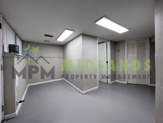Building Photo - 948 Betsy Dr