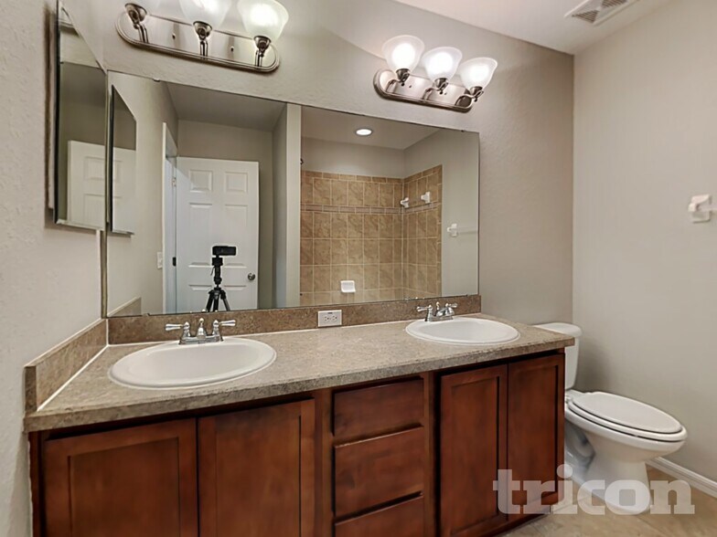 Building Photo - 10763 Carloway Hills Dr