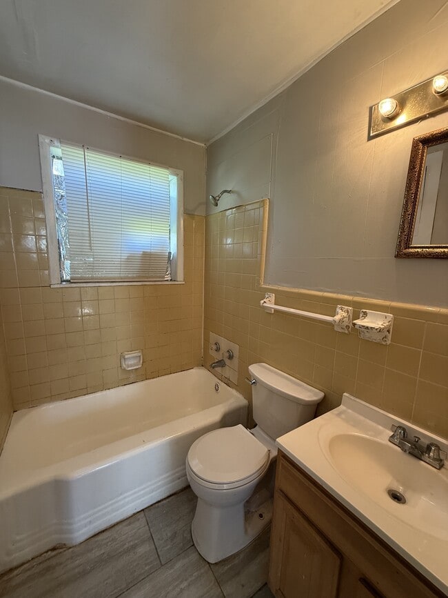 Building Photo - 1808 Jefferson Ave SW