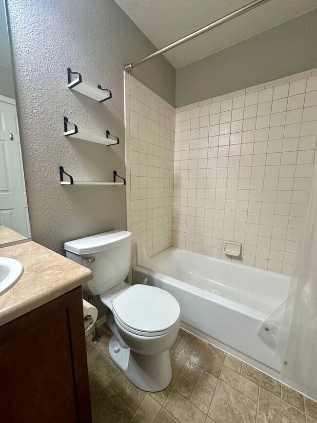 Building Photo - BEAUTIFUL 4BD HOME in MESA RIDGE with MOUN...