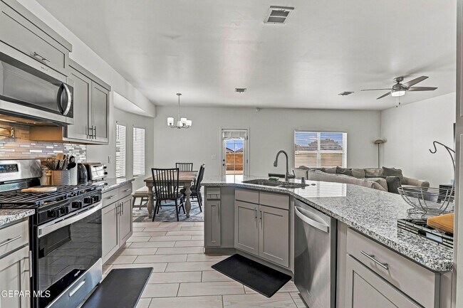 Building Photo - 13420 Highworth Dr