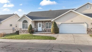 Building Photo - 523 E Sierra Ln