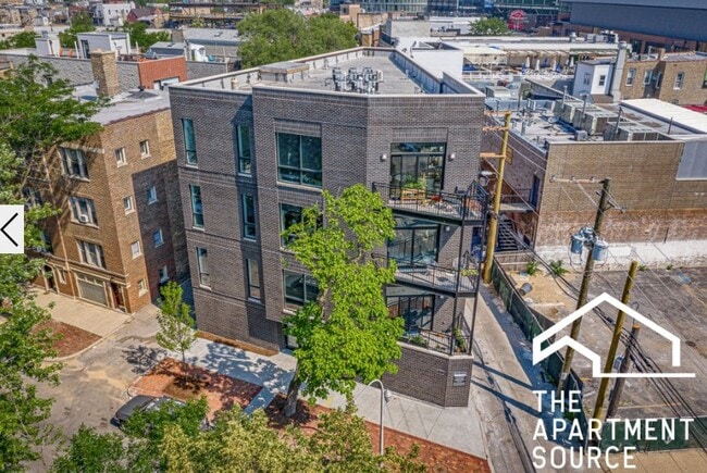 Building Photo - 1050 W Cornelia Ave