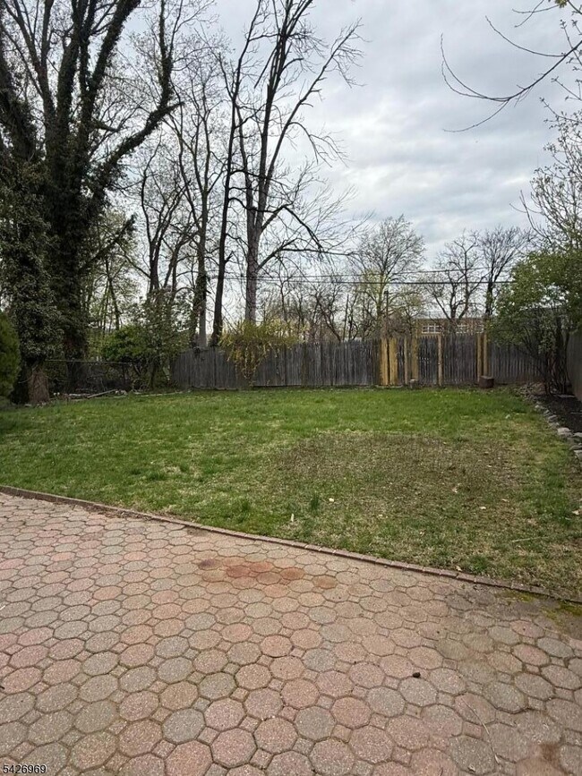 Building Photo - 271 Fuller Terrace