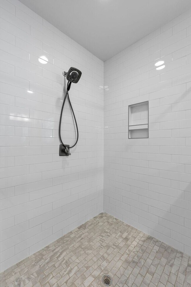 Building Photo - Stunning Home in Melrose 12 South Area...D...