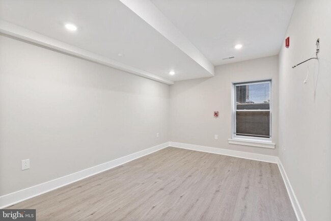 Building Photo - 408 N Front St