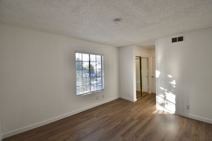 Building Photo - 7032 Remmet Ave