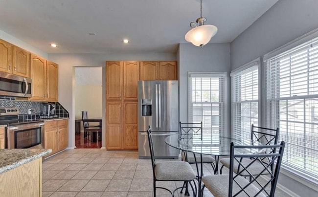 Building Photo - Beautiful 4 Bedroom In Rose Garden Estates!!