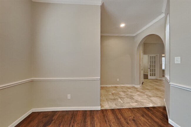 Building Photo - 15610 Forest Run Dr