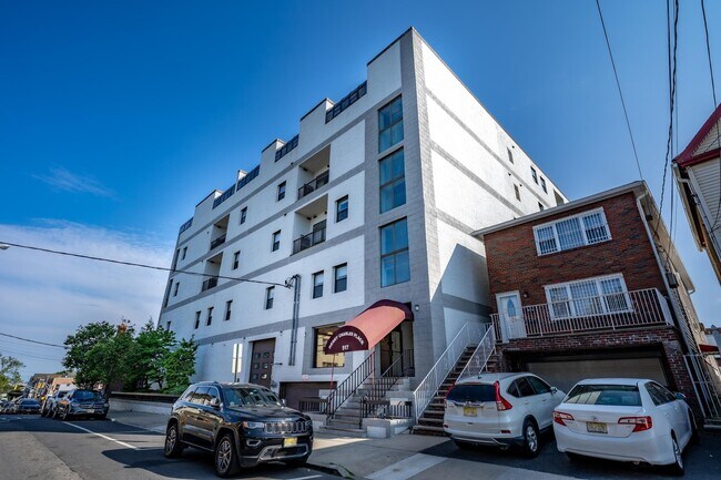 Building Photo - 517 74th St