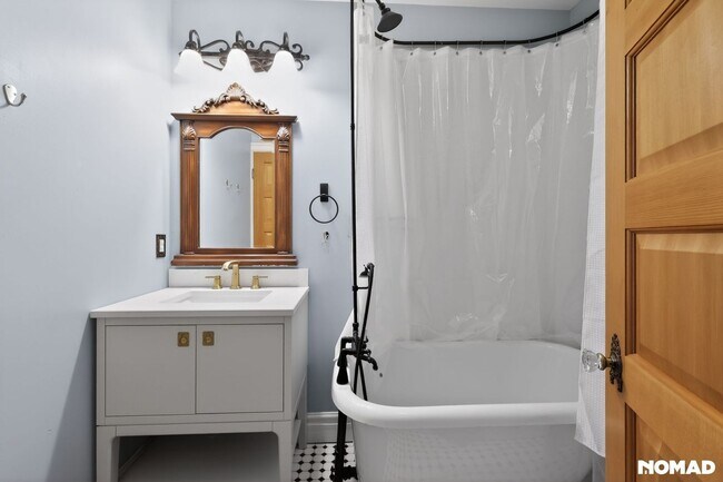 Building Photo - 910 N Clarkson St