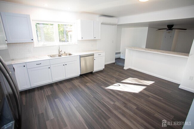 Building Photo - 32 Heston Ave