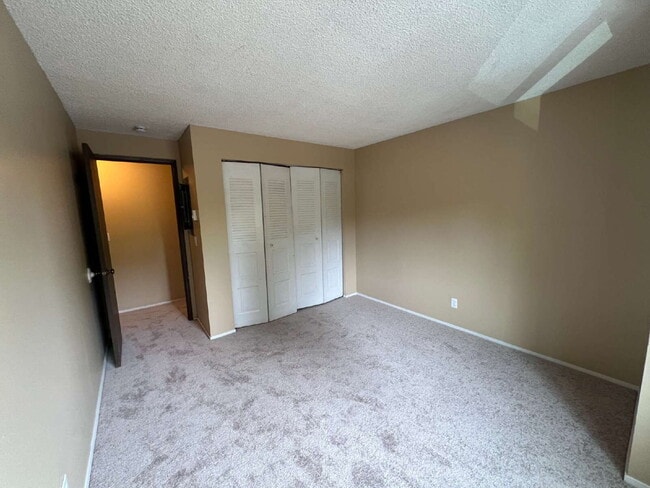 Building Photo - Condo Unit in Kent Available Now!