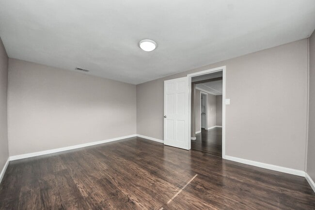 Building Photo - 5747 Turtle Creek Rd