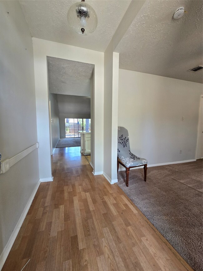 Building Photo - 25510 Thistlewaite Ln