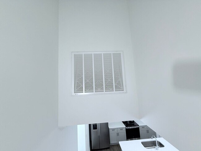 Building Photo - NEW South Grove unit