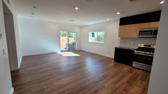 Building Photo - 6034 Craner Ave