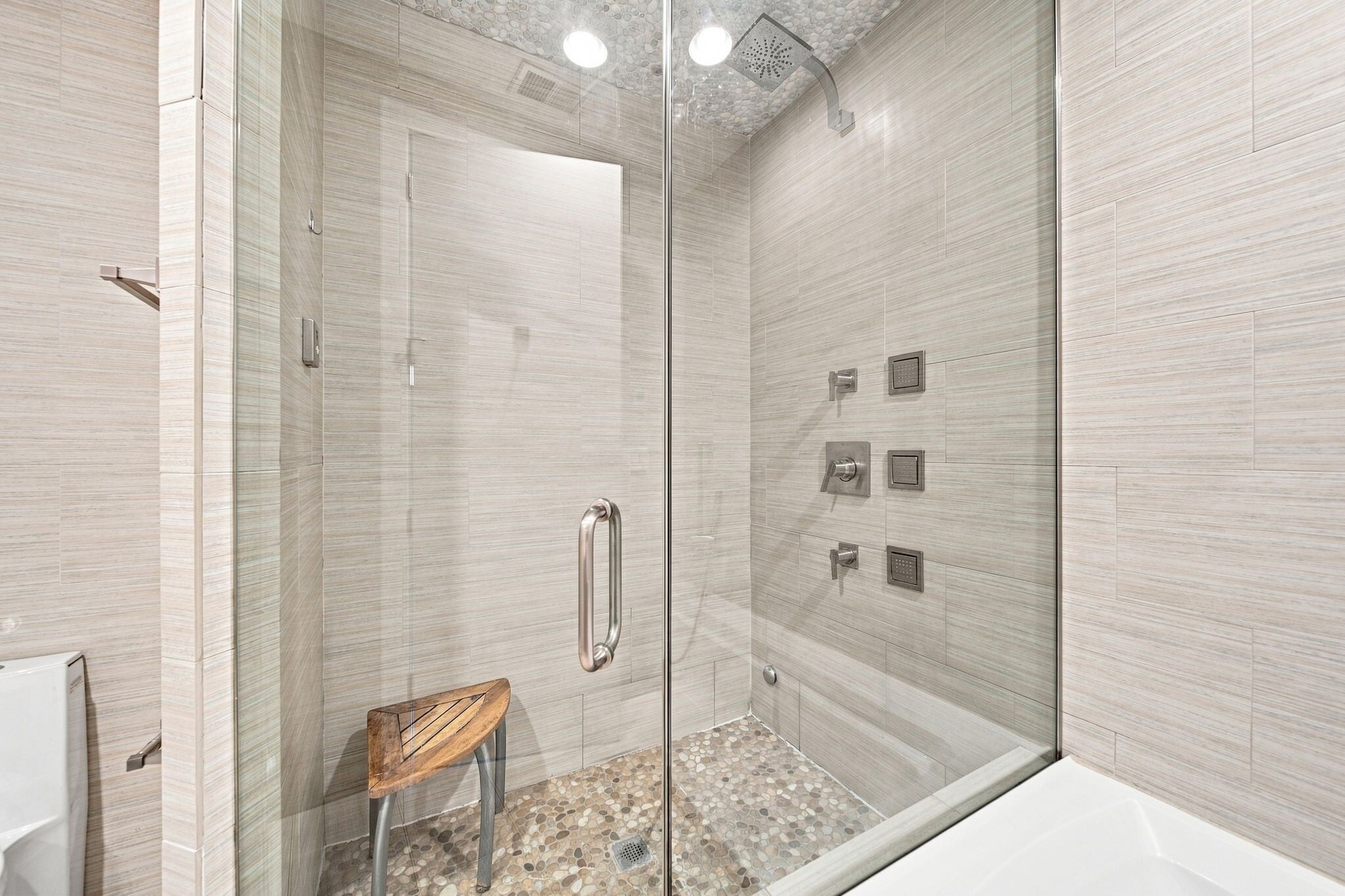 Primary Shower - 815 N Ashland Ave