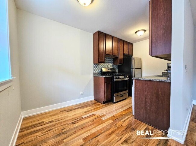 Building Photo - 0 bedroom in CHICAGO IL 60657