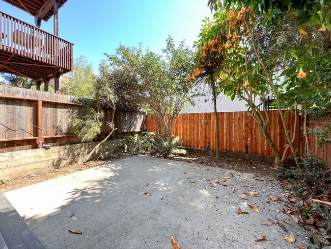 Building Photo - 275 Castro St