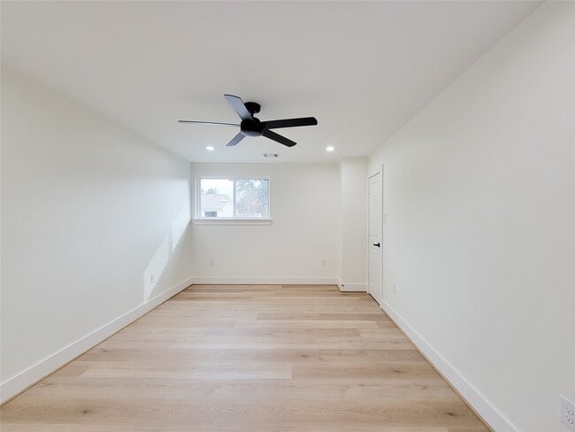 Building Photo - 20223 Laurel Lock Dr