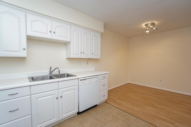 Building Photo - 2110 Wilcrest Dr