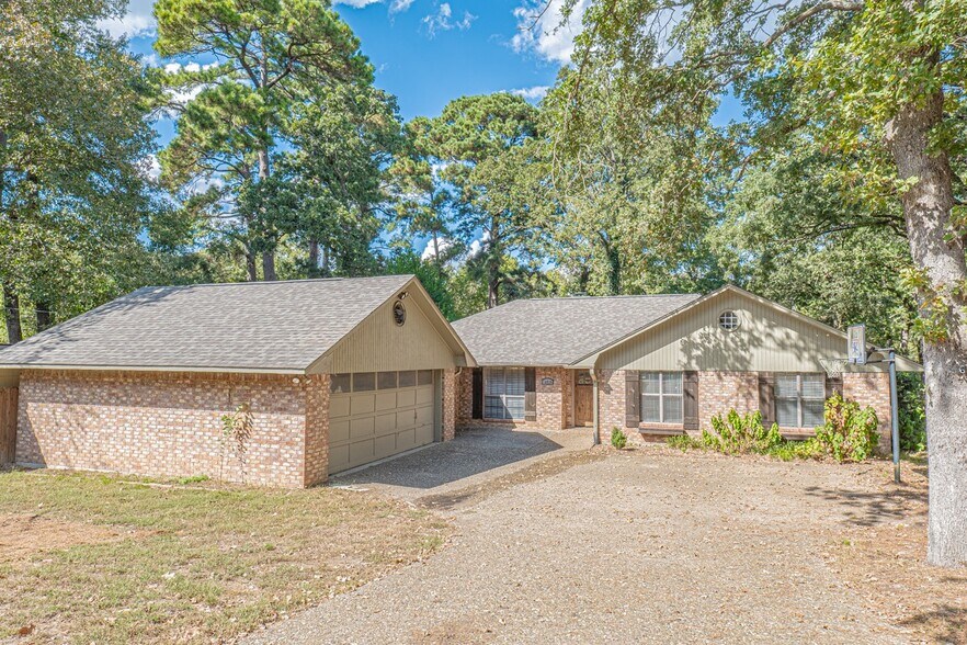 Primary Photo - 10926 Mosswood Dr