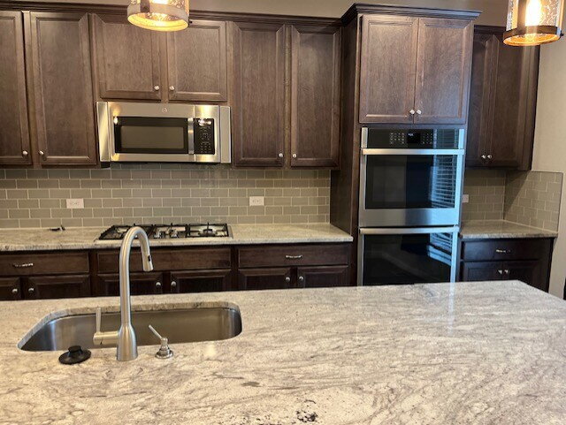 Building Photo - "Charming 2-Bedroom Retreat with 2 Full Baths and Spacious 1793 sq ft Layout in Castle Rock!"