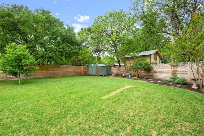Building Photo - 408 Ramble Ln