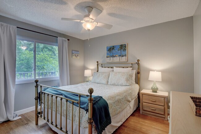 Building Photo - 154 Palm Dr