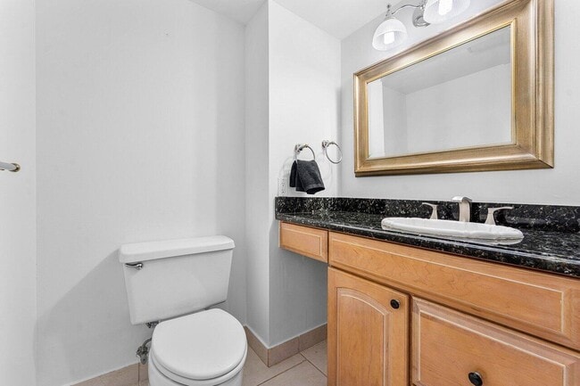 Building Photo - 8566 Casa Del Lago