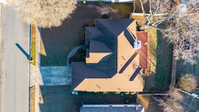 Building Photo - 12711 Misty Creek Dr