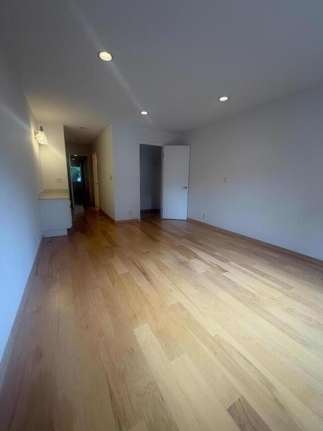 Building Photo - 5302 Cribari Heights