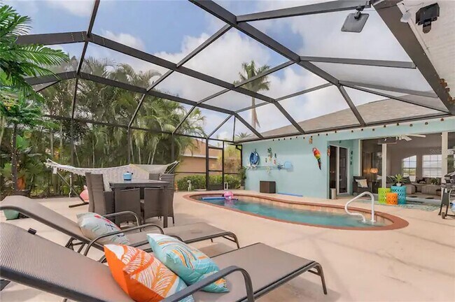 Building Photo - 2705 SW 11th Pl